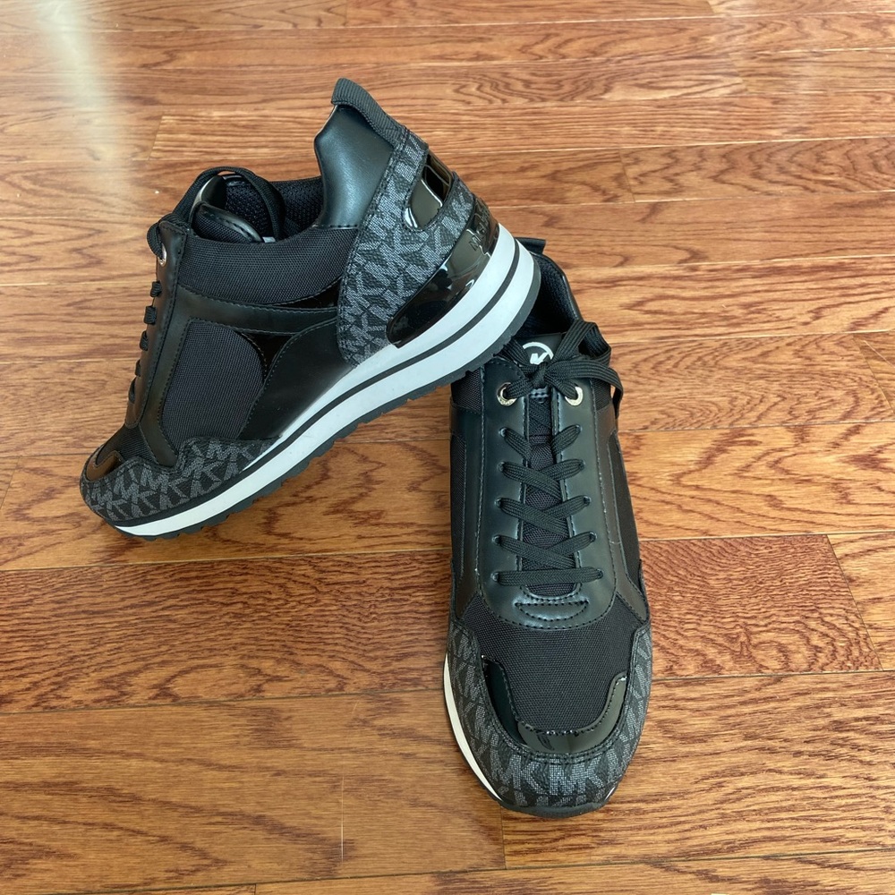 Michael Kors Wilma Logo Trainer Tech Canvas size 7.5m - Picture 2 of 7
